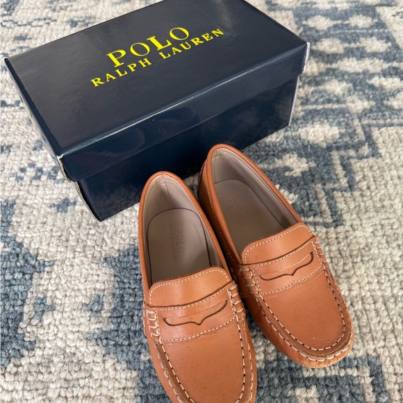 brown polo dress shoes Faux Leather King Bedroom Set with 1 Dresser & 2 Nightstands Light Brown